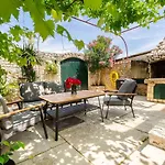 Apartment Emmeline Tisno