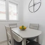 Emmeline Apartment *