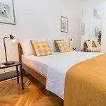 Apartment Emmeline Tisno