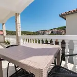 Apartment Emmeline Tisno