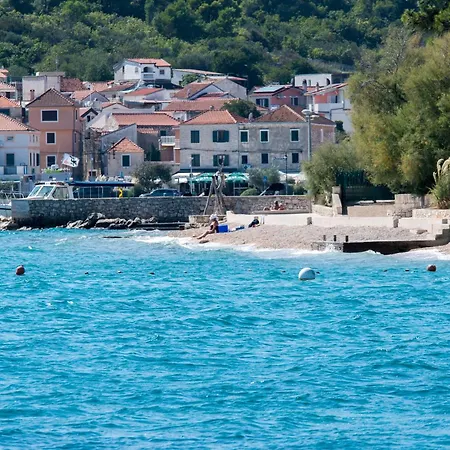 Emmeline Apartman Tisno