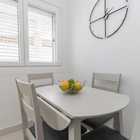 Emmeline Apartment *